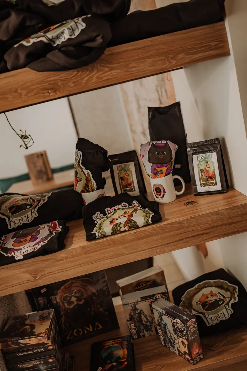Το ράφι με τα προϊόντα του DiceHeart Shop