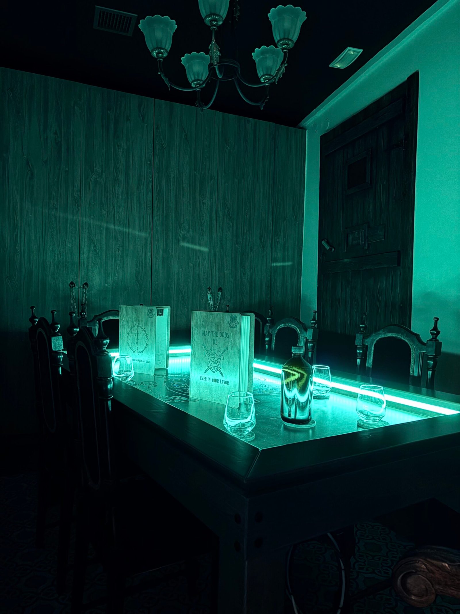 Δωμάτιο D&D DiceHeart – ειδικά σχεδιασμένος χώρος για Dungeons & Dragons και tabletop RPG